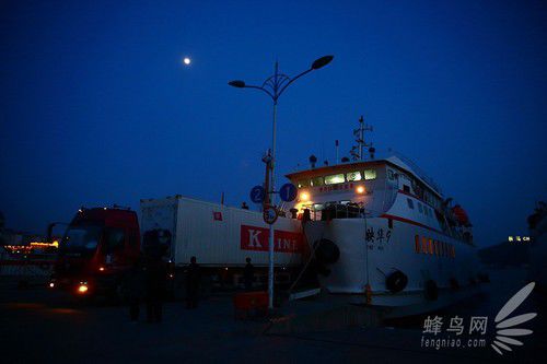 出海喂鳥吃海鮮 山東長島讓你玩到爽 出海喂鳥吃海鮮 山東長島讓你玩到爽