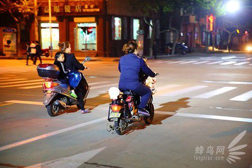 出海喂鳥吃海鮮 山東長島讓你玩到爽 出海喂鳥吃海鮮 山東長島讓你玩到爽