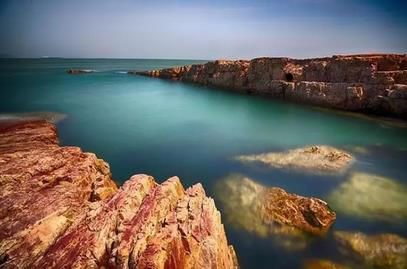 島內(nèi)的交通工具主要以出租車(chē)和自行車(chē)為主，雖然也有公交，但是班次不密集。