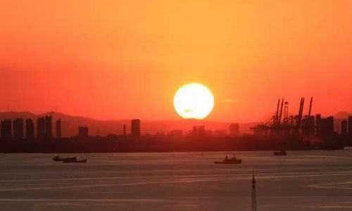 從島上回望萊山。