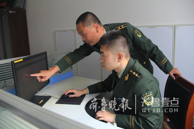 煙臺這座海島上蝮蛇成群，民警每天巡邏30公里