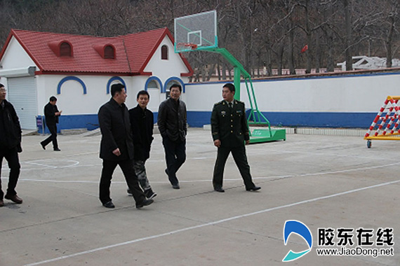 長(zhǎng)島縣領(lǐng)導(dǎo)到南隍城邊防派出所檢查指導(dǎo)工作