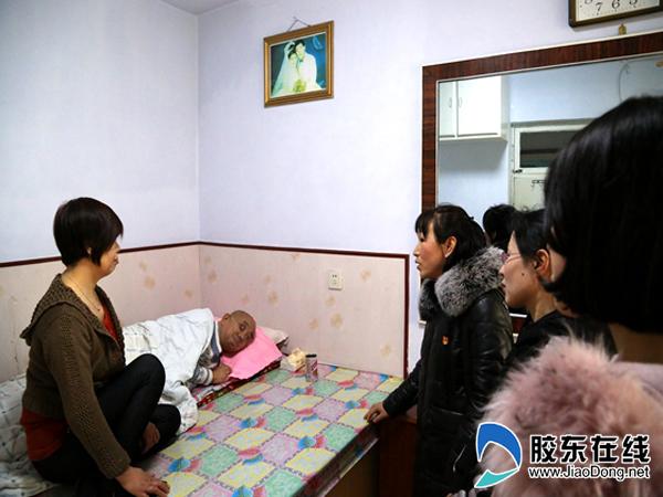 長島縣第一實(shí)驗(yàn)學(xué)校團(tuán)委慰問困難群眾