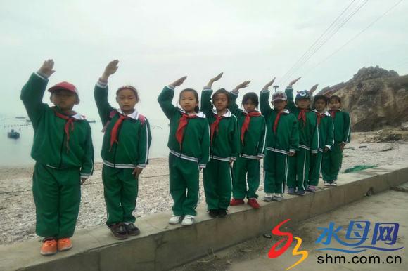 長島縣大欽島中心小學(xué)開展“崇尚歷史 走進(jìn)唐王山 ”研學(xué)活動 (8).jpg