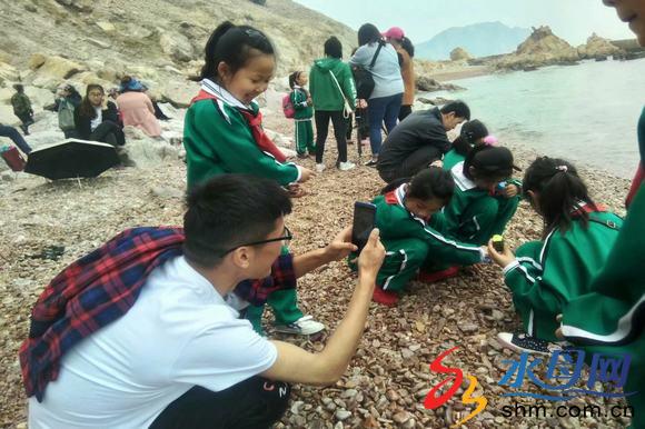 長島縣大欽島中心小學(xué)開展“崇尚歷史 走進(jìn)唐王山 ”研學(xué)活動 (7).jpg